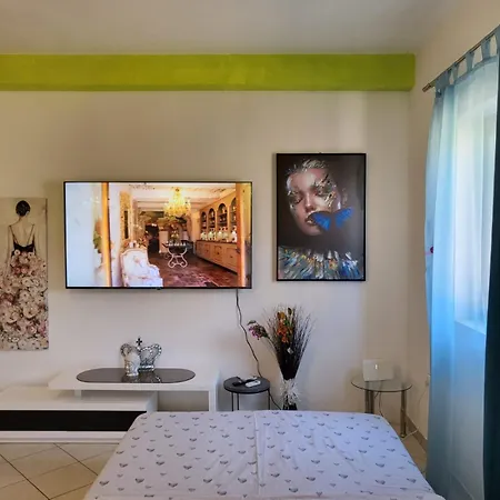 With Private Parking Self Check In Apartman *