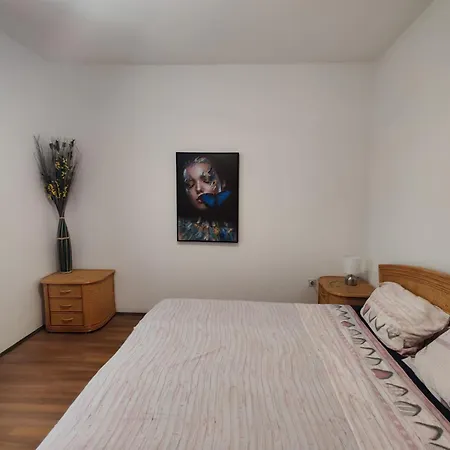 With Private Parking Self Check In Apartman *