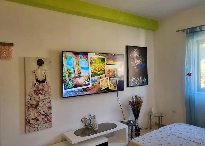 Apartman With Private Parking Self Check In Póla