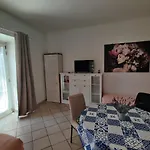 Appartamento With Private Parking Self Check In Pola