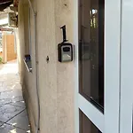 Appartamento With Private Parking Self Check In Pola