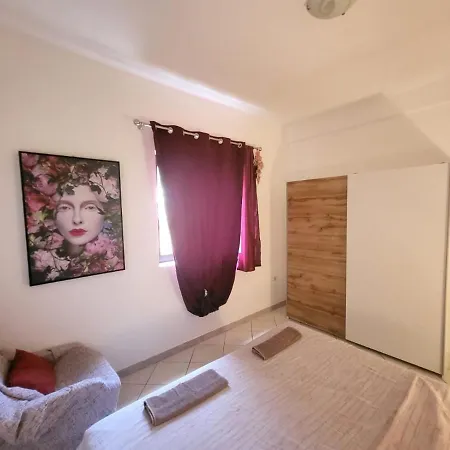 With Private Parking Self Check In Apartman *