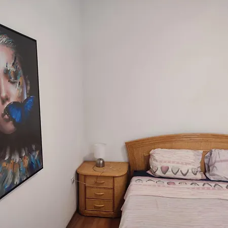 With Private Parking Self Check In Apartman Póla