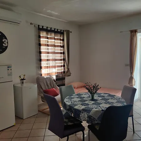 With Private Parking Self Check In Apartman