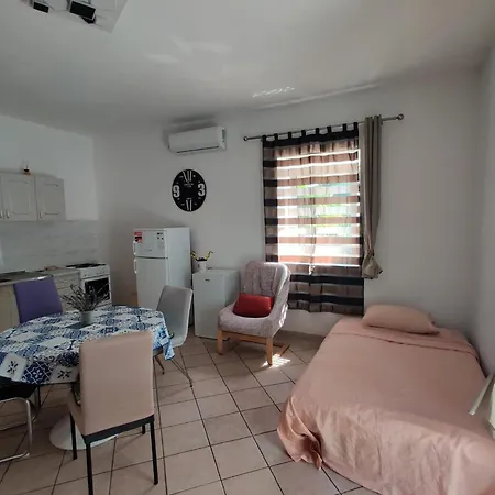 With Private Parking Self Check In Apartman Póla