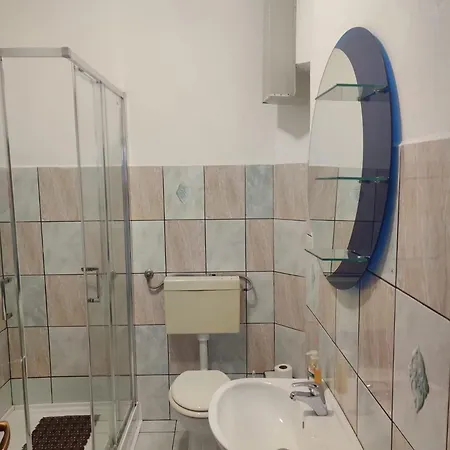 With Private Parking Self Check In Apartman *