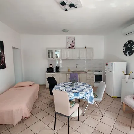 With Private Parking Self Check In Póla