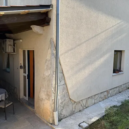 Appartamento With Private Parking Self Check In Pola