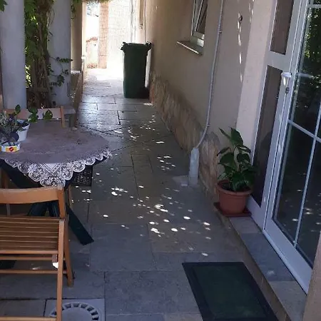 With Private Parking Self Check In Apartman Póla